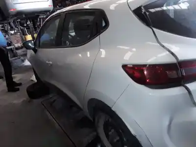 Vehicul casat renault clio iv technofeel al anului 2001 alimentat h4b