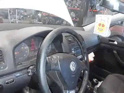 Sloopvoertuig volkswagen golf v berlina (1k1) 1.6 16v fsi van het jaar 2003 aangedreven bag