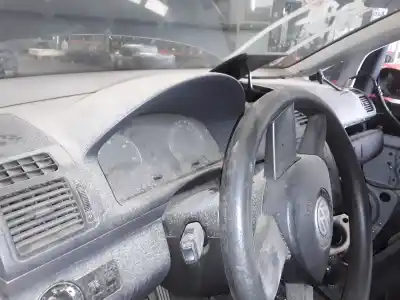 Veículo de Sucata volkswagen touran 2.0 tdi do ano 2003 alimentado 