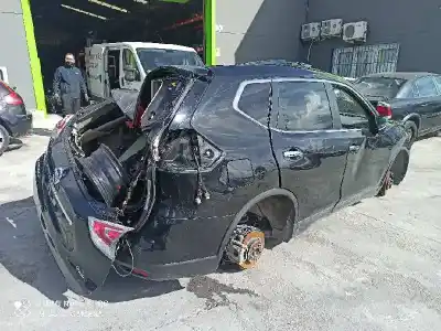 Veicolo di demolizione nissan x-trail (t32) tekna dell'anno 2001 alimentato r9m