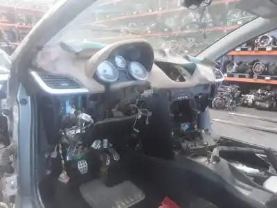 Veículo de Sucata peugeot 207 cc sport do ano 2001 alimentado 5fx