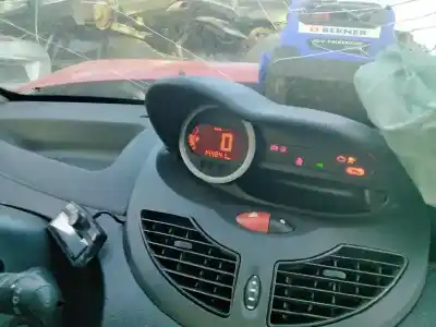 Veicolo di demolizione renault twingo night & day dell'anno 2001 alimentato d4f772