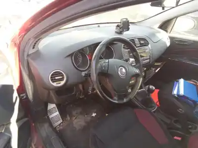 Sloopvoertuig fiat bravo (198) 1.9 16v dynamic multijet van het jaar 2001 aangedreven 