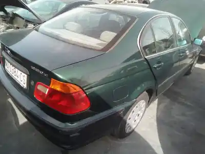 Veículo de Sucata bmw serie 3 berlina (e46) 320d do ano 2001 alimentado 204d1