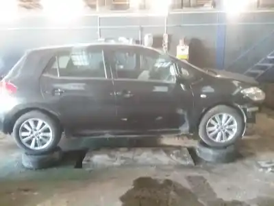 Здавання транспортного засобу toyota auris luna року 2001 потужний 1adftv