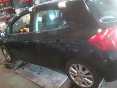 Здавання транспортного засобу toyota auris luna року 2001 потужний 1adftv
