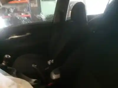 Здавання транспортного засобу toyota auris luna року 2001 потужний 1adftv