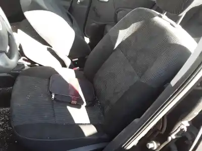 Здавання транспортного засобу dacia sandero laureate року 2001 потужний k9k