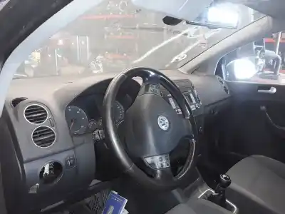 Veículo de Sucata volkswagen golf plus (5m1) sportline do ano 2001 alimentado bkd