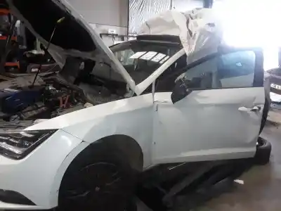 Здавання транспортного засобу seat leon (5f1) reference року 2001 потужний cxx