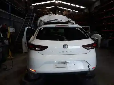 Здавання транспортного засобу seat leon (5f1) reference року 2001 потужний cxx