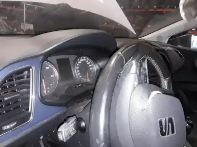 Здавання транспортного засобу seat leon (5f1) reference року 2001 потужний cxx