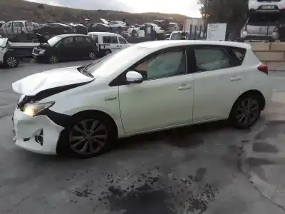 Scrapping Vehicle toyota auris hybrid active of the year 2001 powered 2zrfxe