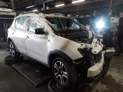 Здавання транспортного засобу dacia sandero ambiance року 2001 потужний h4d