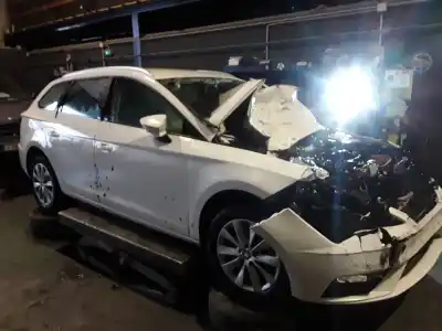 Здавання транспортного засобу seat leon st (5f8) reference advanced року 2001 потужний dgt365391