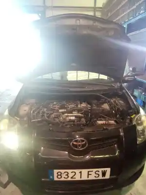 Veículo de Sucata toyota auris sport do ano 2001 alimentado 2adfhv