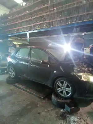 Veículo de Sucata toyota auris sport do ano 2001 alimentado 2adfhv
