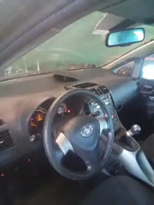 Veículo de Sucata toyota auris sport do ano 2001 alimentado 2adfhv