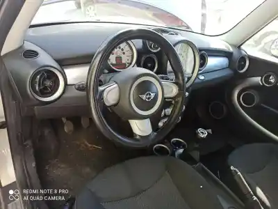 Vehicul casat mini mini (r56) one al anului 2001 alimentat n12b14a
