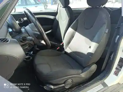 Vehicul casat mini mini (r56) one al anului 2001 alimentat n12b14a