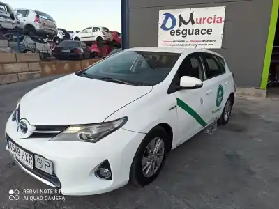 Sloopvoertuig toyota auris hybrid active van het jaar 2001 aangedreven 2zrfxe