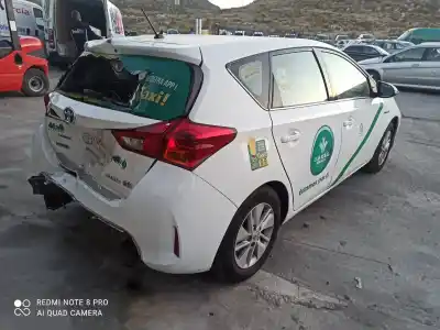Sloopvoertuig toyota auris hybrid active van het jaar 2001 aangedreven 2zrfxe