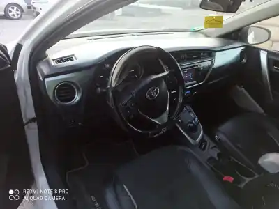 Sloopvoertuig toyota auris hybrid active van het jaar 2001 aangedreven 2zrfxe