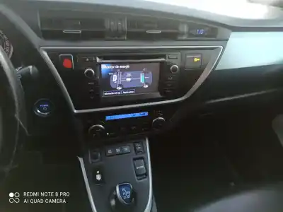 Sloopvoertuig toyota auris hybrid active van het jaar 2001 aangedreven 2zrfxe