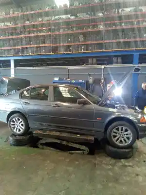 Veicolo di demolizione BMW SERIE 3 BERLINA (E46) 320d dell'anno 2001 alimentato M47D20A