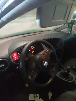 Veículo de Sucata seat leon (1p1) reference do ano 2001 alimentado bls