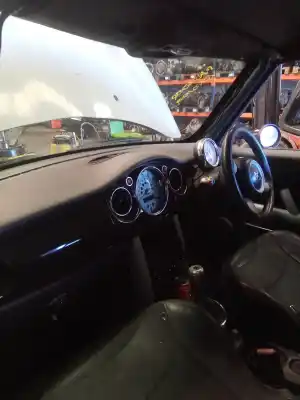Scrapping Vehicle mini cabrio (r52) cooper of the year 2001 powered w10