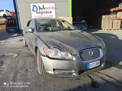 Scrapping Vehicle jaguar xf 3.0 v6 premium luxury of the year 2001 powered 