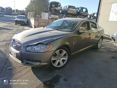 Scrapping Vehicle jaguar xf 3.0 v6 premium luxury of the year 2001 powered 