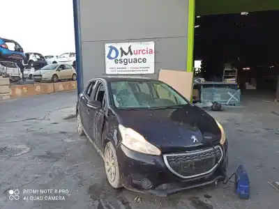 Veículo de Sucata peugeot 208 access do ano 2001 alimentado 8hr