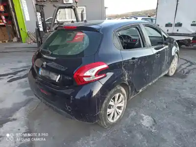 Veículo de Sucata peugeot 208 access do ano 2001 alimentado 8hr