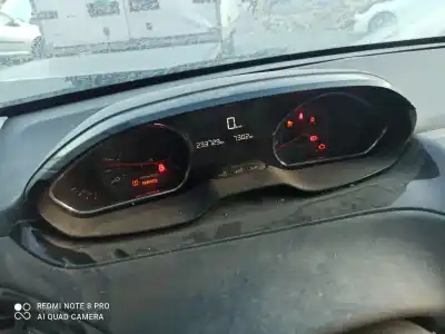 Veículo de Sucata peugeot 208 access do ano 2001 alimentado 8hr