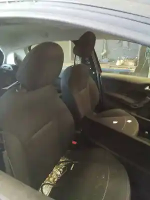 Scrapping Vehicle peugeot 208 style of the year 2001 powered hmz