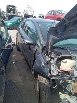 Véhicule à la ferraille ford fiesta (cb1) trend de l'année 2001 alimenté hhjd