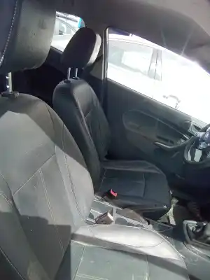 Véhicule à la ferraille ford fiesta (cb1) trend de l'année 2001 alimenté hhjd