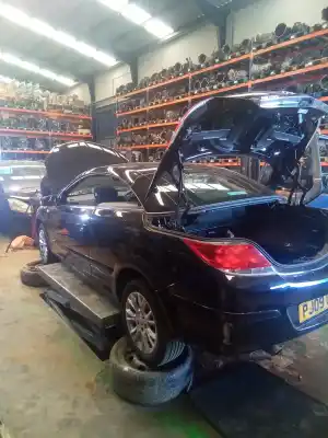 Veículo de Sucata opel astra h berlina cosmo do ano 2001 alimentado z18xer