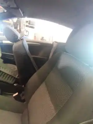 Veículo de Sucata opel astra h berlina cosmo do ano 2001 alimentado z18xer