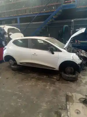 Veicolo di demolizione renault clio iv (bh_) 0.9 tce 90 dell'anno 2001 alimentato h4b