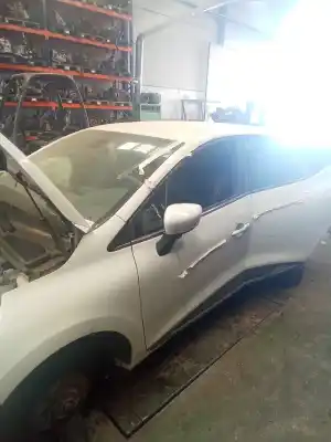 Veicolo di demolizione renault clio iv (bh_) 0.9 tce 90 dell'anno 2001 alimentato h4b