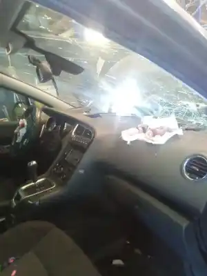 Veículo de Sucata peugeot 5008 premium do ano 2001 alimentado 9hr