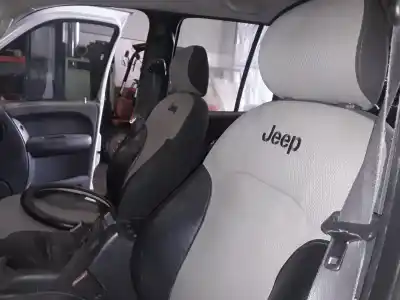 Sloopvoertuig jeep cherokee (kj) 2.5 crd 4x4 van het jaar 2001 aangedreven 53014021aa