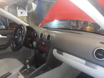 Veículo de Sucata audi a3 sportback (8p) 1.6 16v fsi do ano 2001 alimentado blf