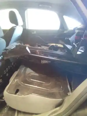 Vehicul casat ford focus berlina (cap) ghia al anului 2001 alimentat g8da