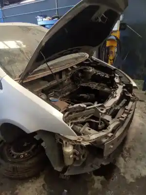 Здавання транспортного засобу ford c-max (cb3) trend року 2001 потужний 