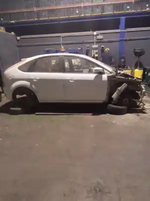 Sloopvoertuig ford focus lim. (cb4) trend van het jaar 2001 aangedreven g8db8c
