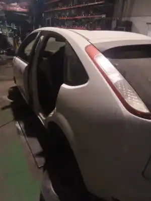 Sloopvoertuig ford focus lim. (cb4) trend van het jaar 2001 aangedreven g8db8c